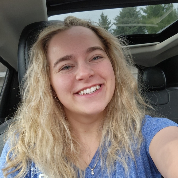 Meet your Posher, Alyssa - Picture 1 of 1